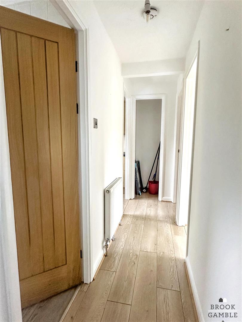 1 Bedroom Flat. Wordsworth Drive in Eastbourne, East Sussex 9